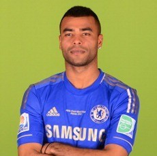 Ashley Cole Resmi Perpanjang Kontrak dengan Chelsea