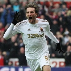 Michu Perpanjang Kontrak Hingga 2016