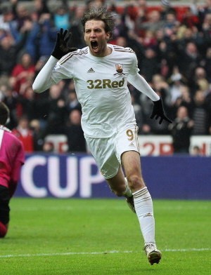 Michu Perpanjang Kontrak Hingga 2016