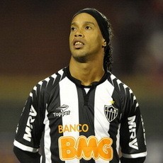 Brasil Panggil Ronaldinho untuk Laga Kontra Inggris