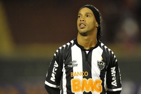 Brasil Panggil Ronaldinho untuk Laga Kontra Inggris