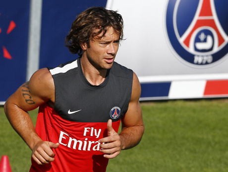 Diego Lugano Menuju Malaga