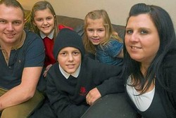 Tak Percaya Dokter, Ibu Ini Temukan Tumor Anaknya dengan Bantuan Google