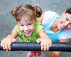 Survei: Ibu Merasa Lebih Dekat dengan Anak Saat Liburan