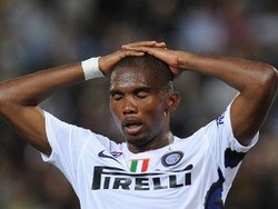 Samuel Etoo Dibikin Keki oleh Mobil Super Miliknya