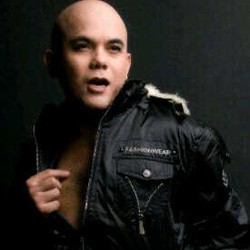 Ozi Syahputra, Jadi Artis Karena Unik