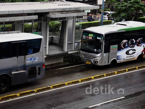 Kopaja AC P20 Masuk Jalur Busway