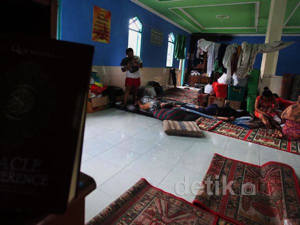 Masjid Al Hidayah Masih Jadi Tempat Mengungsi
