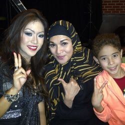 Imaniar Garap Dua Video Klip Sehari