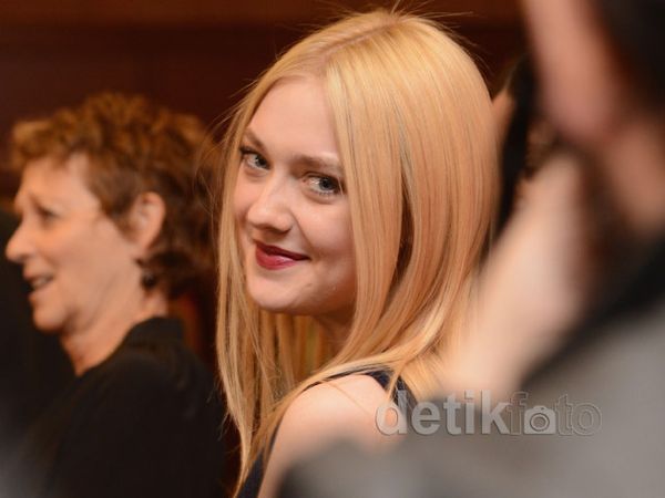Si Cantik Dakota Fanning yang Makin Dewasa