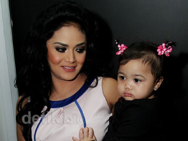 Krisdayanti & Si Menggemaskan Amora