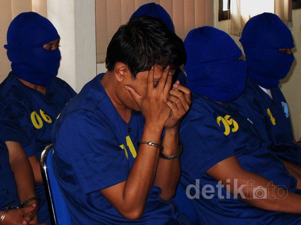 Pembantu Penyelundupan Sabu Dibekuk