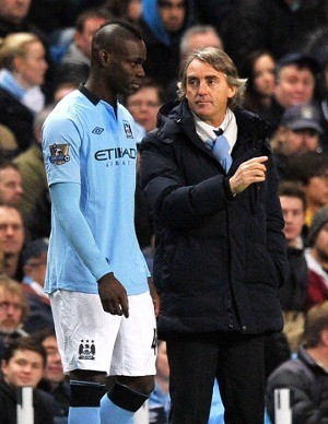Balotelli Bertahan di City