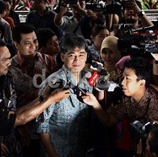 Choel dan Konferensi Persnya di Halaman Gedung KPK