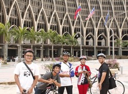 Asyiknya Gowes Keliling Putrajaya
