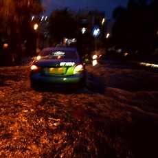 Diguyur Hujan Deras, Sejumlah Jalan di Surabaya Banjir