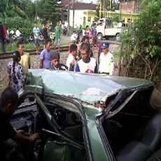 KA Penataran Tabrak Sedan, Sopir Luka Berat