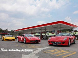 Pecinta Mobil Sport Sumbang Korban Banjir Pluit