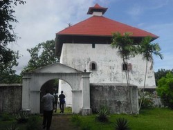 Ambon, Alam dan Lautnya Sungguh Manise!