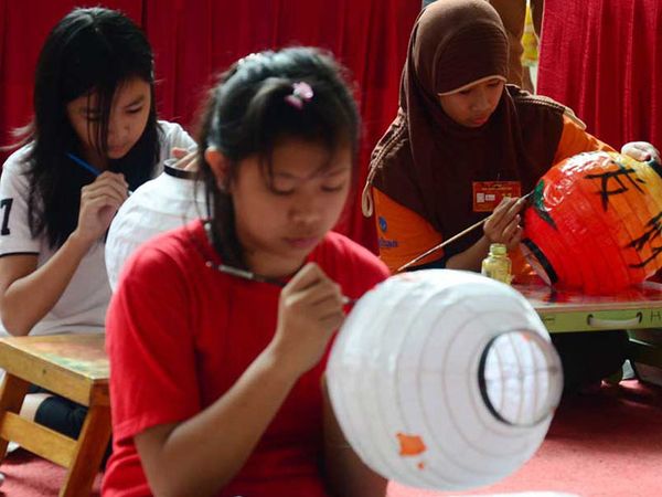 Lomba Lukis Lampion Sambut Imlek