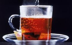 Benarkah Teh Membuat Tulang dan Gigi Rapuh?