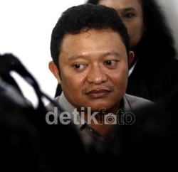 Amran Batalipu Minta Dihukum Ringan