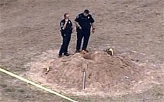 Tragis! Bocah 7 Tahun Tewas Ditimbun Pasir oleh Adiknya