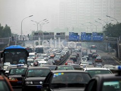 Beijing Penuh Polusi, Produsen Mobil Internasional Senang?
