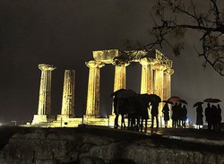 Indah! Kuil di Yunani Bisa Menyala Pada Malam Hari