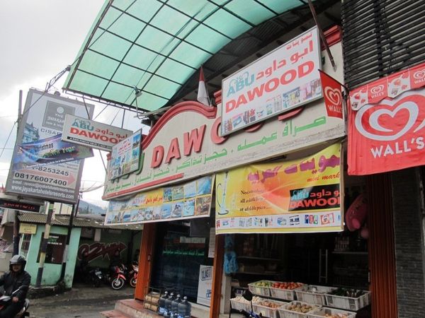 Warung Kaleng, Tempat Liburan Turis Arab di Puncak