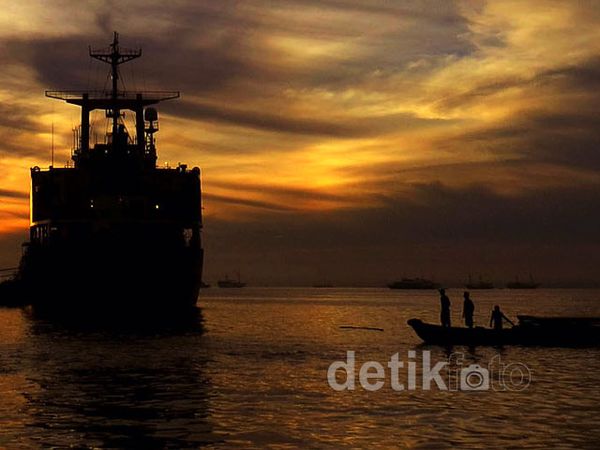 Perahu Mesin Jadi Transportasi di Kepulauan Papua