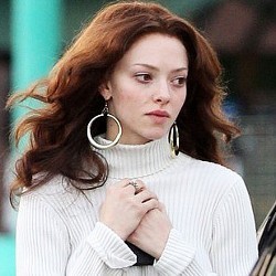 Perankan Bintang Porno, Amanda Seyfried Santai Beradegan Syur