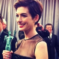 Anne Hathaway Aktris Pendukung Terbaik SAG Awards 2013