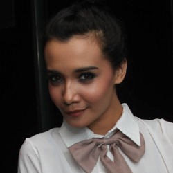 Diperiksa di BNN, Zaskia Sungkar Nangis & Minta Dibawakan Bantal