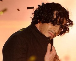 Kembali ke Fashion, John Galliano dapat Dukungan dari Dolce & Gabbana