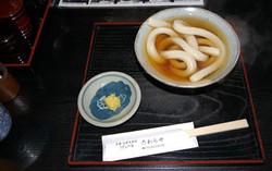 Sluuurp! Udon Raksasa Ini Dijamin Bikin Kenyang!