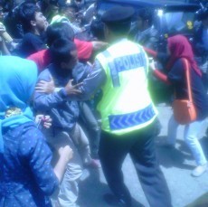 Aksi PMII di Kantor KPU Jabar Ricuh