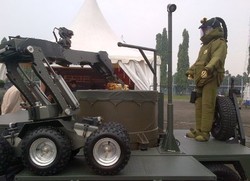 Robot Penjinak Bom Beraksi di Mabes TNI