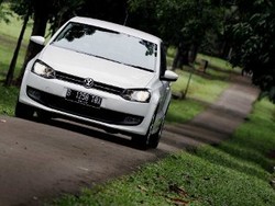 Bermain dengan Mobil Mungil VW Polo