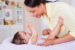 Ingin Bayi Cepat Bisa Jalan? Jangan Dipakaikan Popok