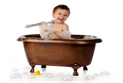 Mandi dengan Cairan Antiseptik Cegah Infeksi Darah Anak