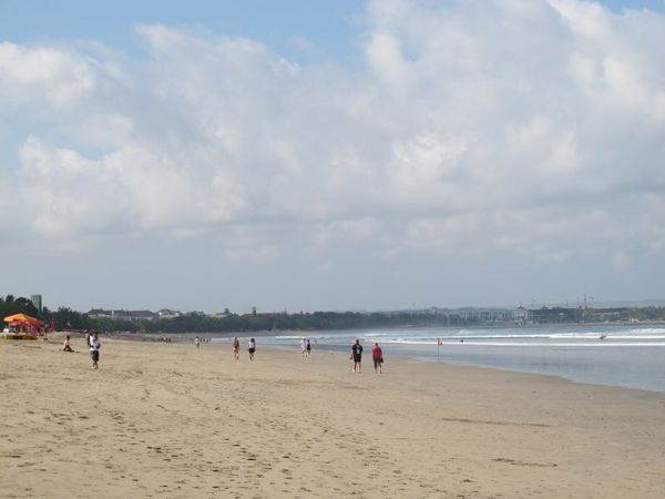 Ternyata, Pantai Kuta Bisa Sepi