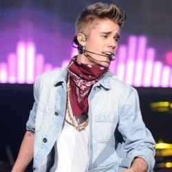 Tak Raih Nominasi Grammy, Justin Bieber Dukung Chris Brown