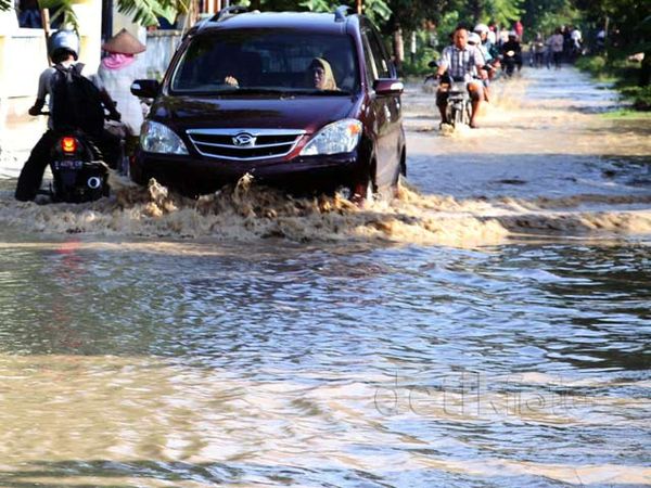 Banjir Rendam Sejumlah Jalan di Bojonegoro