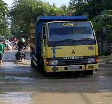 Hujan Semalam, Jalan Raya Sumberejo-Kanor Banjir Hingga 50 Cm