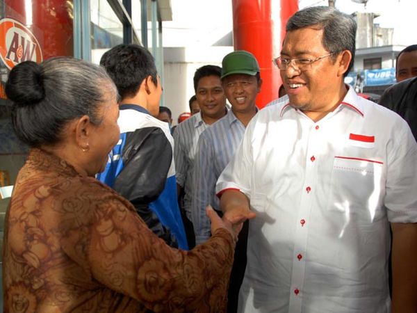 Gubernur Jabar Sapa Pengunjung Supermall Sukabumi