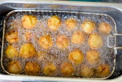 Awas, Kebanyakan Makan Gorengan Tingkatkan Risiko Kanker Prostat Lho!