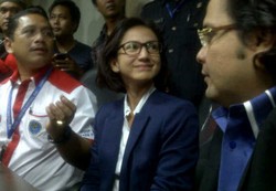 Disambut Tepuk Tangan, Wanda Hamidah Bebas!