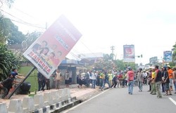 Demo Tolak PP Tembakau, Ribuan Orang Rusak Baliho Anti-Rokok di Boyolali