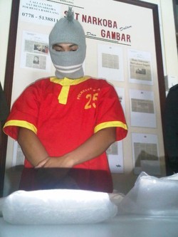 Kurir Narkoba Menyamar Jadi Tukang Ojek, Ditangkap Simpan Sabu 0,5 Kg